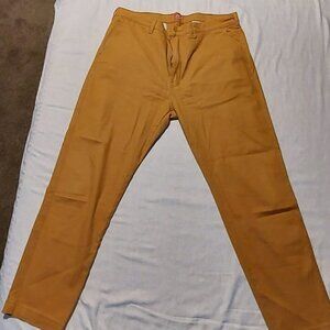 Levi's standard tapered 40x32 mustard